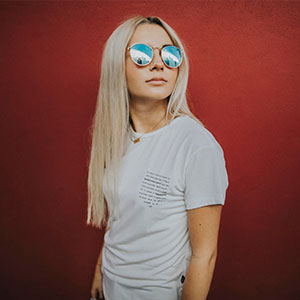 Plain White T-shirt - Size: M